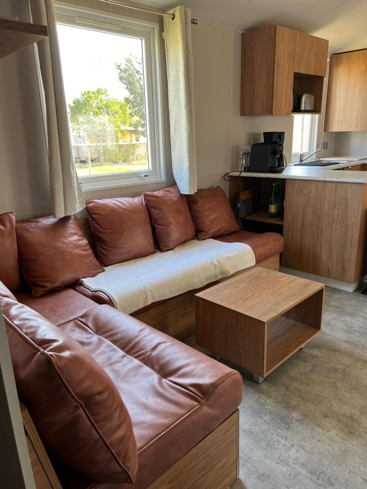 Mobil Home Neuf 6 P Climatise A Hyeres A 200 M De La Mer Dans Camping 4 Etoiles 외부 사진